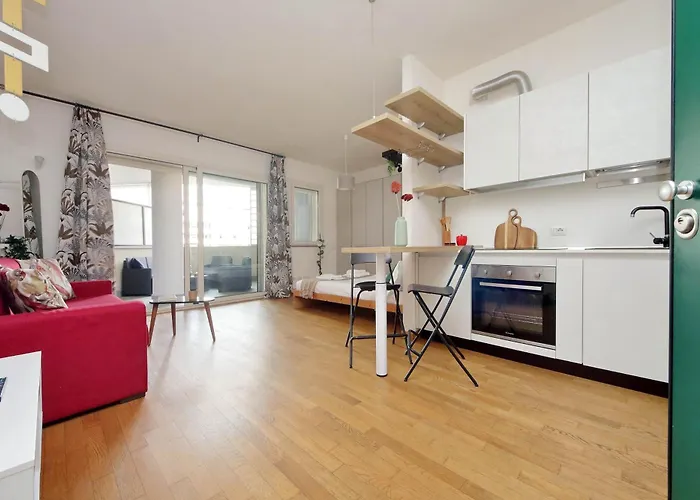 Julies Flat By Domusdimore *